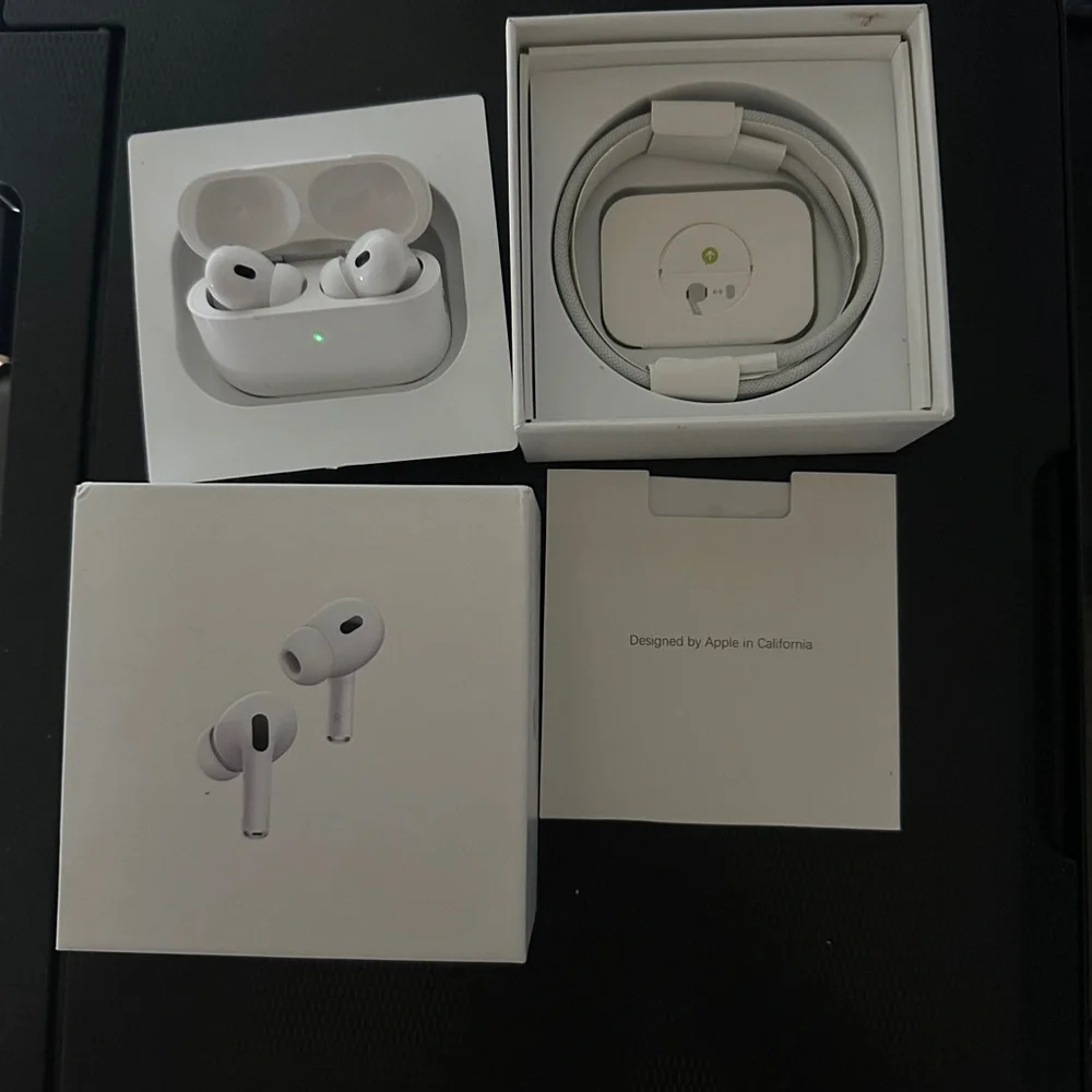Apple White Wireless Earbuds with Case and Cable